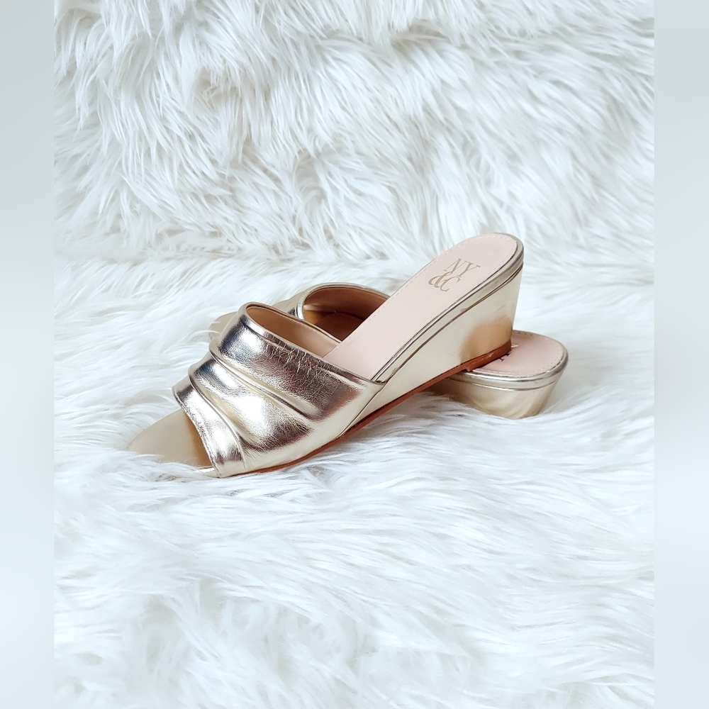 ✨️🎉SOLD!🎉✨️NY & C Single Band Metallic Gold Wedge Sandals